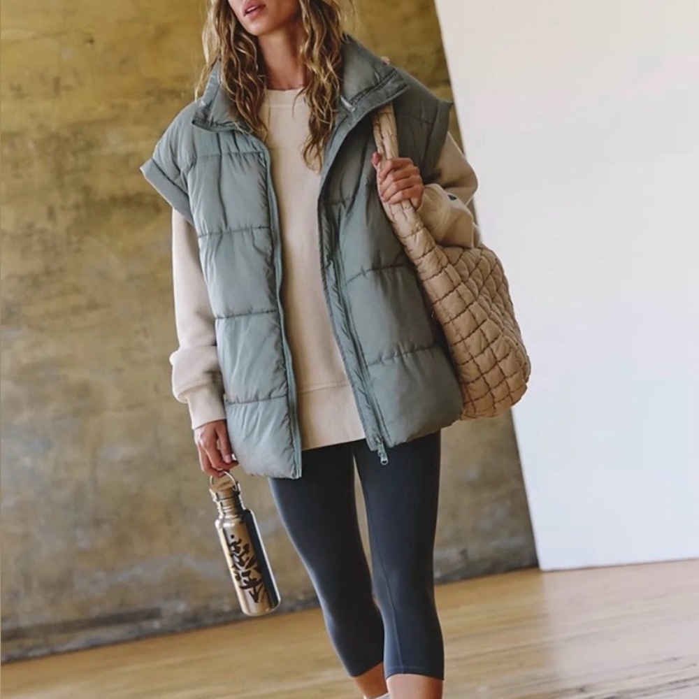 Free People in a bubble puffer vest - small